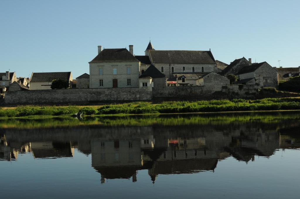 Domaine Du Heron Chinon Exteriör bild